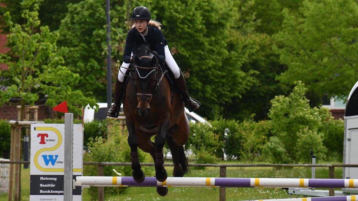 Auf dem Springplatz in Bülkau ging es hoch her. An allen drei Tagen fanden spannende Wettkämpfe statt. Foto: Schröder