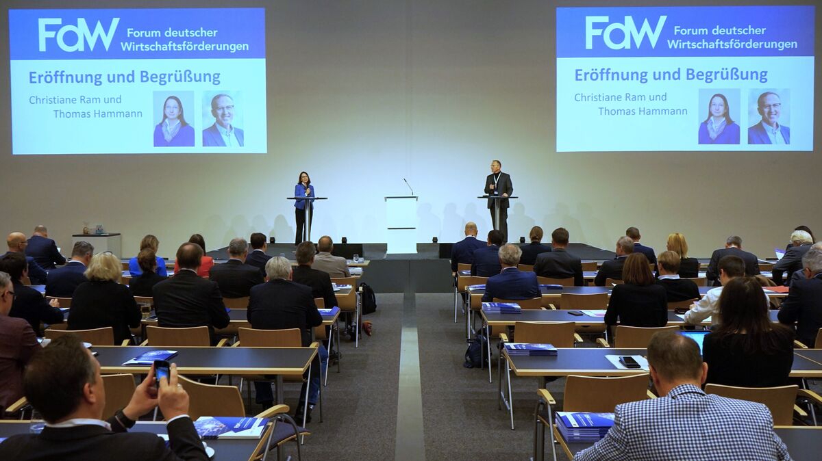 In Frankfurt diskutierten Deutschlands Wirtschaftsförderer über die relevanten Themen, die die Wirtschaft von Nord bis Süd bewegen. Für Cuxhaven war Marc Itgen dabei. Foto: FdW