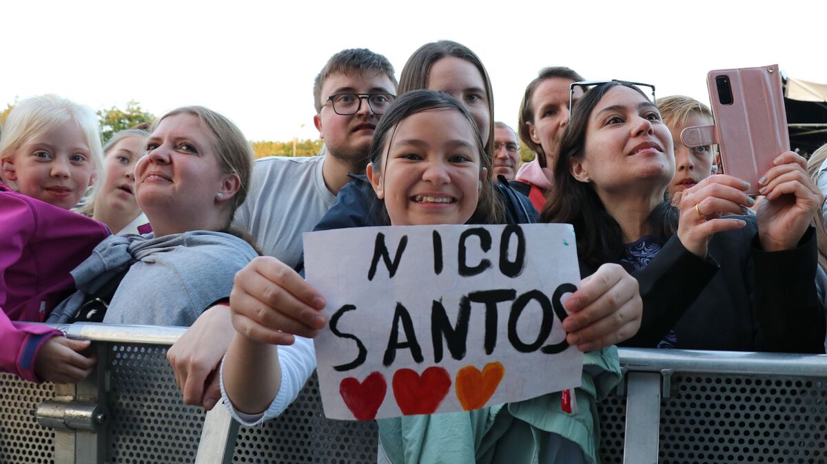 Popsänger Nico Santos brachte nicht nur die Fans in der ersten Reihe zum Strahlen. Foto: Mangels