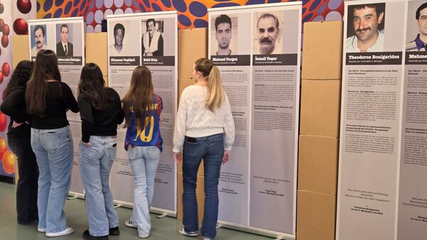 Ausstellung an den BBS Cuxhaven erinnert eindrücklich an NSU-Opfer