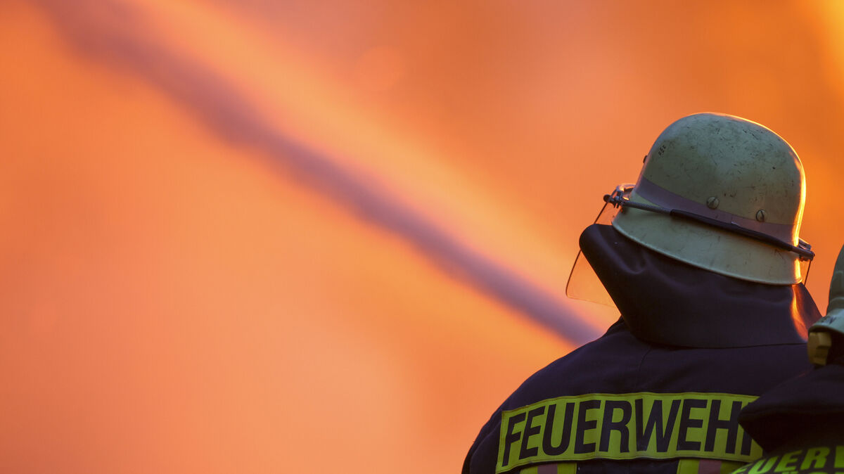 Nach dem Brand in Nordholz sucht die Polizei nun Zeugen. Bereits am Vorabend hatte es ein Feuer gegeben. Foto: Christoph Reichwein/dpa