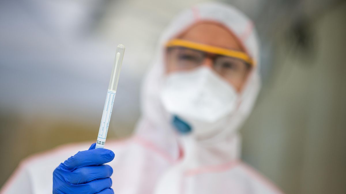 Bei der Anzahl neuer Infektionen mit dem Corona-Virus gibt es im Landkreis seit tagen nur noch geringfügige Veränderungen. Foto: Gollnow/dpa 