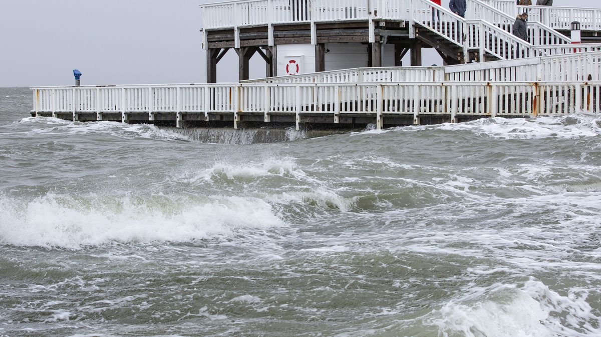 Wann Ist Heute Hochwasser In Cuxhaven Erste Sturmflut in diesem Herbst in Cuxhaven | CNV Medien