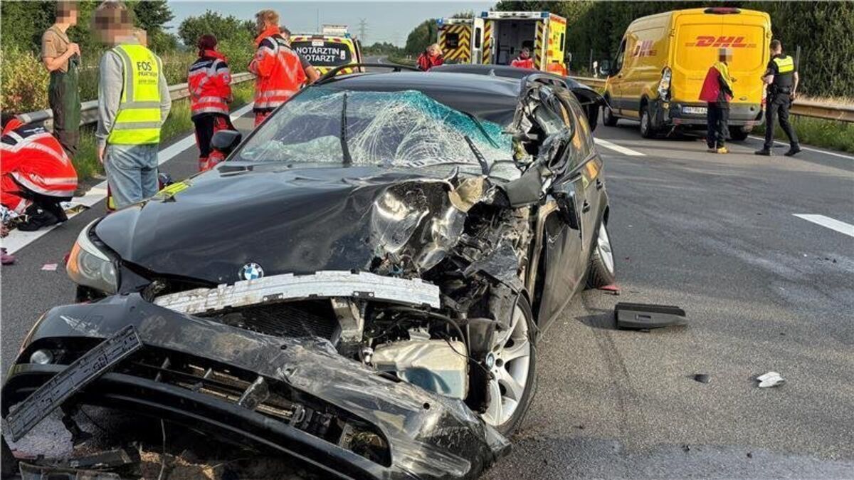 Bei einem Auffahrunfall auf der A26 wurden eine Autofahrerin und ihre Beifahrerin teils schwer verletzt. Foto: Polizei