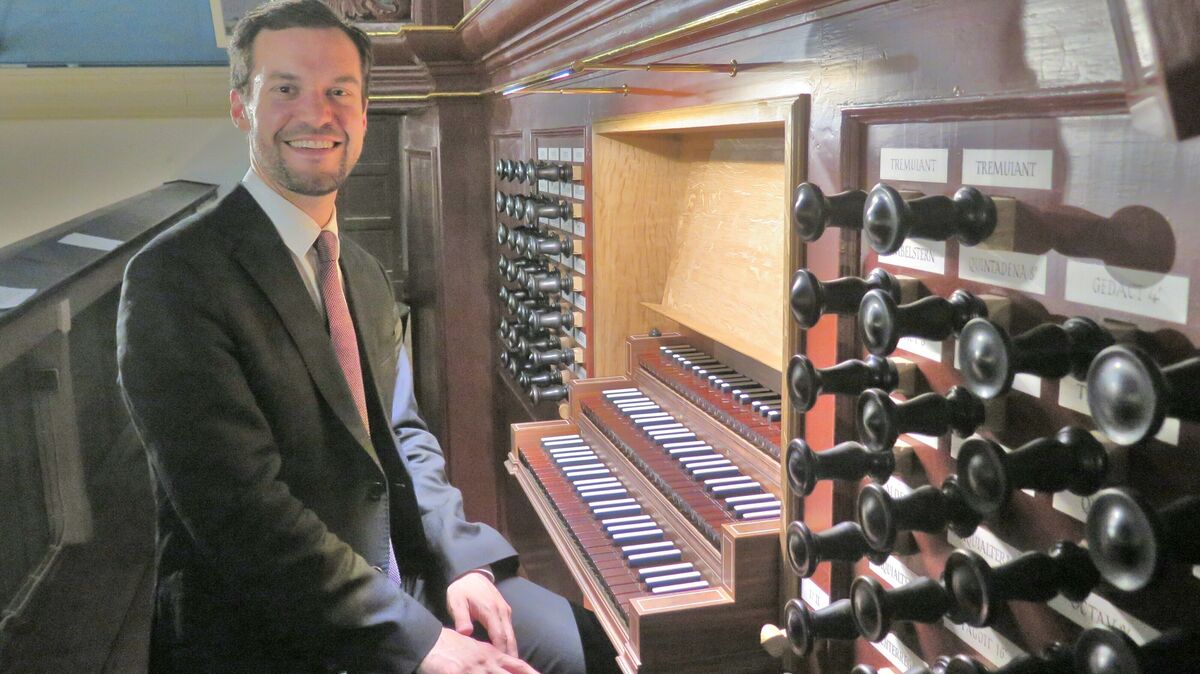 Nathan Laube, Organist aus den USA, begeistert das Publikum mit seinem Konzert an der Gloger-Orgel.