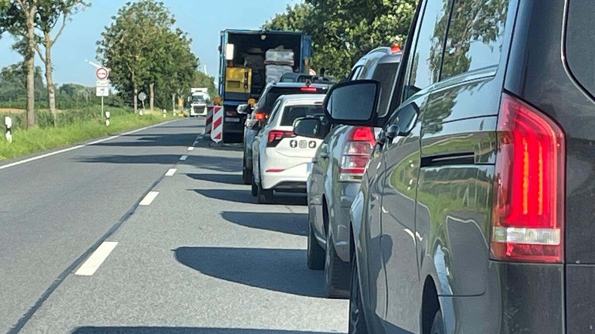 Die Baustellenampel ist vorerst verschwunden, doch die Arbeiten gehen Ende August weiter. Foto: Lütt