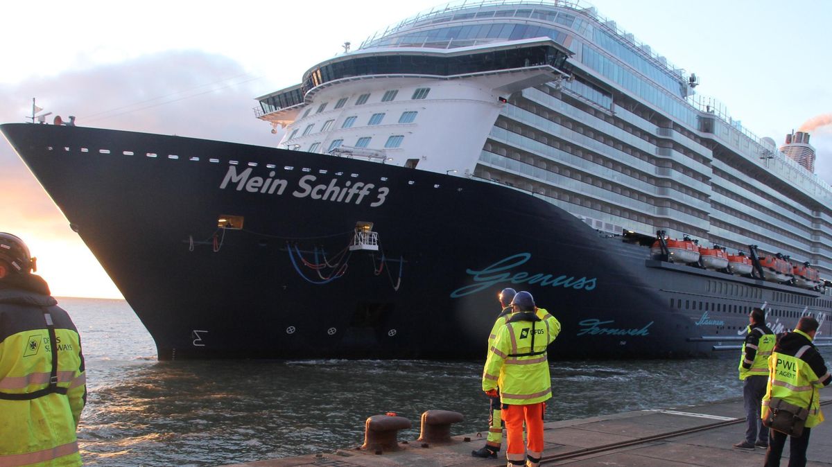 Anlegen von "Mein Schiff 3" am Steubenhöft. Foto: Sassen