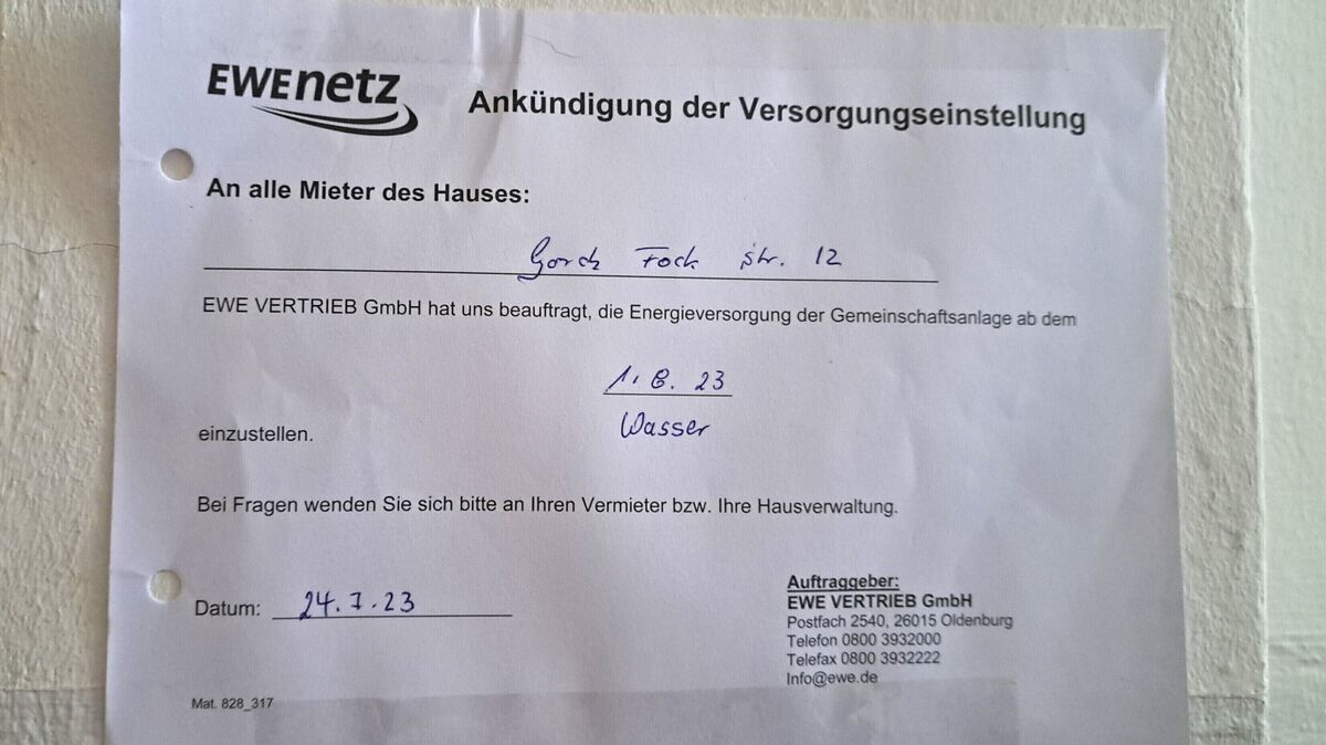 Auf solche Aushänge stießen Mieter einer Wohnanlage in der Gorch-Fock-Straße vor wenigen Tagen in ihren Treppenhäusern. Zumindest das Sperrdatum soll aktuell vom Tisch sein Foto: privat