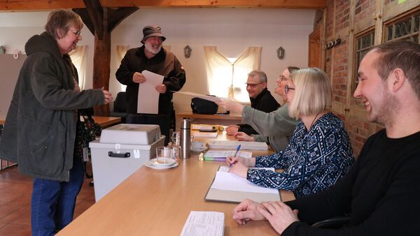 Es geht gemütlich zu: Die Bundestagswahl in den Mini-Wahllokalen im Kreis Cuxhaven