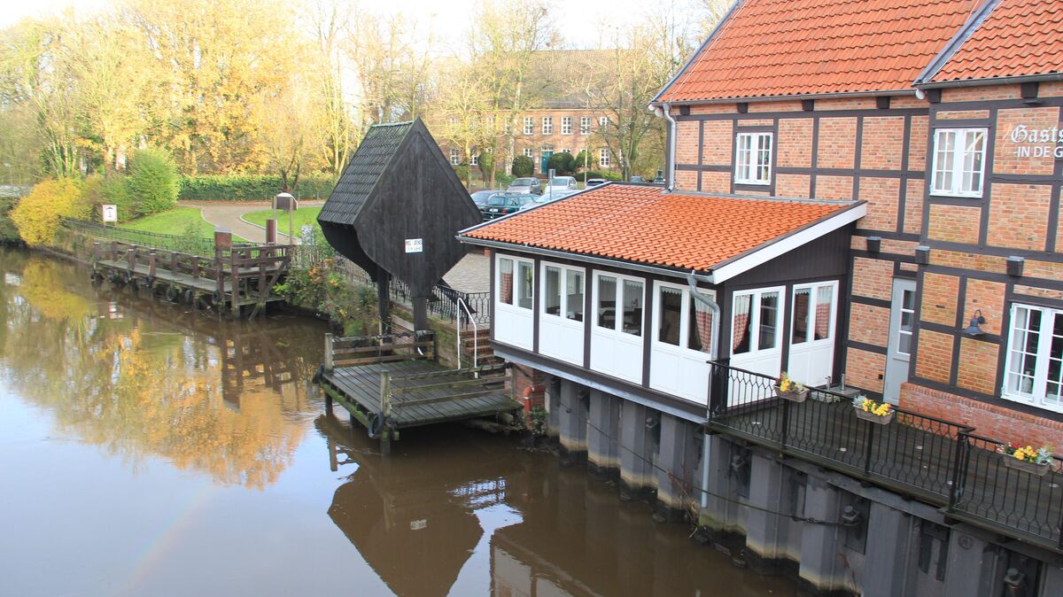 Die in die Jahre gekommene Ufermauer am Großen Specken soll saniert werden. Weil das Projekt aber teurer wird als bislang angenommen, müssen andere Vorhaben zurückgestellt werden. Foto: Mangels