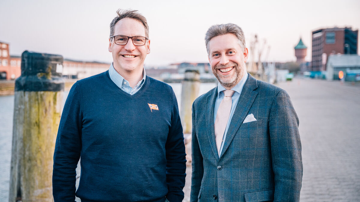 Der Vorsitzende des "Nautischen Vereins" Arne Ehlers (l.) gemeinsam mit Christian Bubenzer. Foto Keck