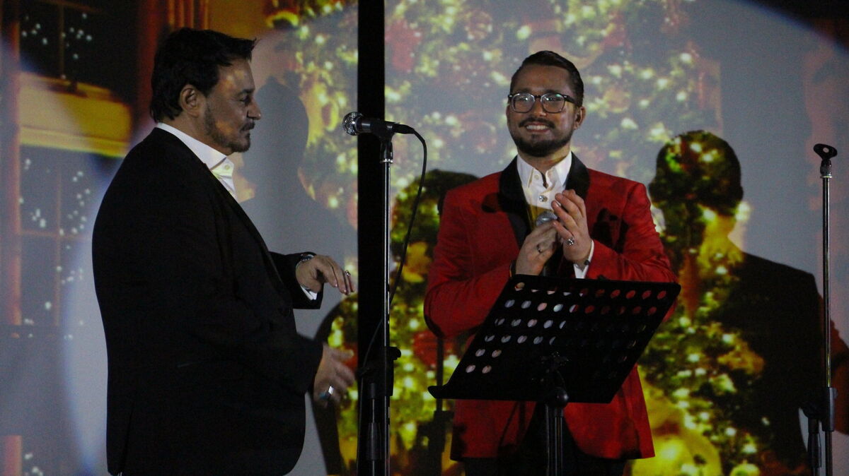 Toni di Napoli (l.) und Pietro Pato begeistern das Publikum in den Seelandhallen als "Tenöre 4 you". Foto: Domke-Feiner