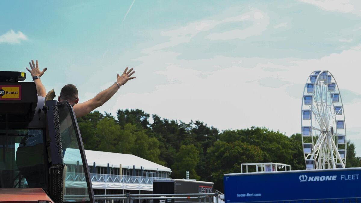 Das Riesenrad überragt das Gelände – dieses Jahr mit geschlossenen Gondeln eines neuen Anbieters. Foto: Ulla Heyne