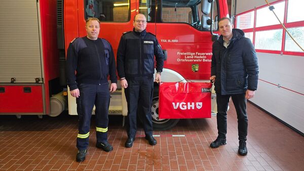 Spende aus der Wirtschaft: Feuerwehr Belum erhält einen mobilen Rauchverschluss
