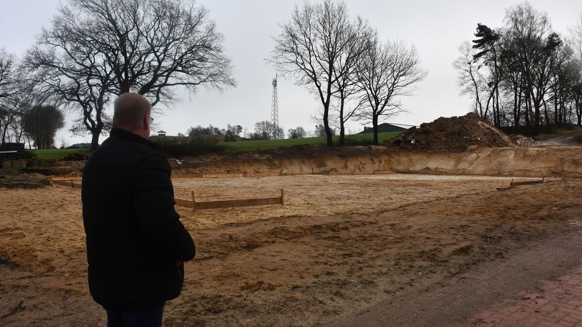Dort stand einmal de "Ohle Dörpschool" in Lamstedt-Nindorf: Inzwischen ist sie abgerissen worden, um dem Neubau Platz zu machen, für den sich auch viele Bürgerinnen und Bürger engagieren. Foto: Schröder