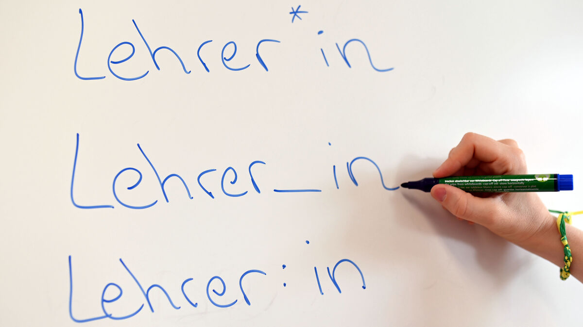 Mit dem Thema Gendern gehen Schulen in Deutschland ganz unterschiedlich um. In Niedersachsen herrscht aber eine klare Regel, die auf die Gesetzgebung zurückzuführen ist. Symbolfoto: Uli Deck/dpa