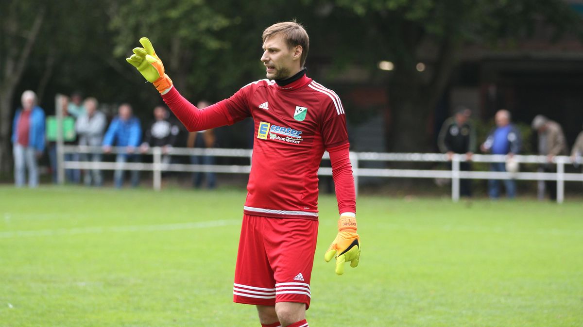 Yannick Becker, Torwart des FC Hagen/Uthlede