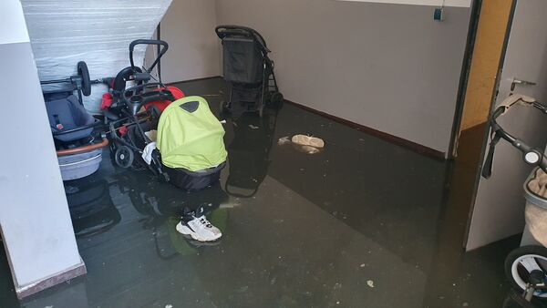 Abwasserproblem in Cuxhaven-Süderwisch: Keller unter Wasser, Gestank breitet sich aus