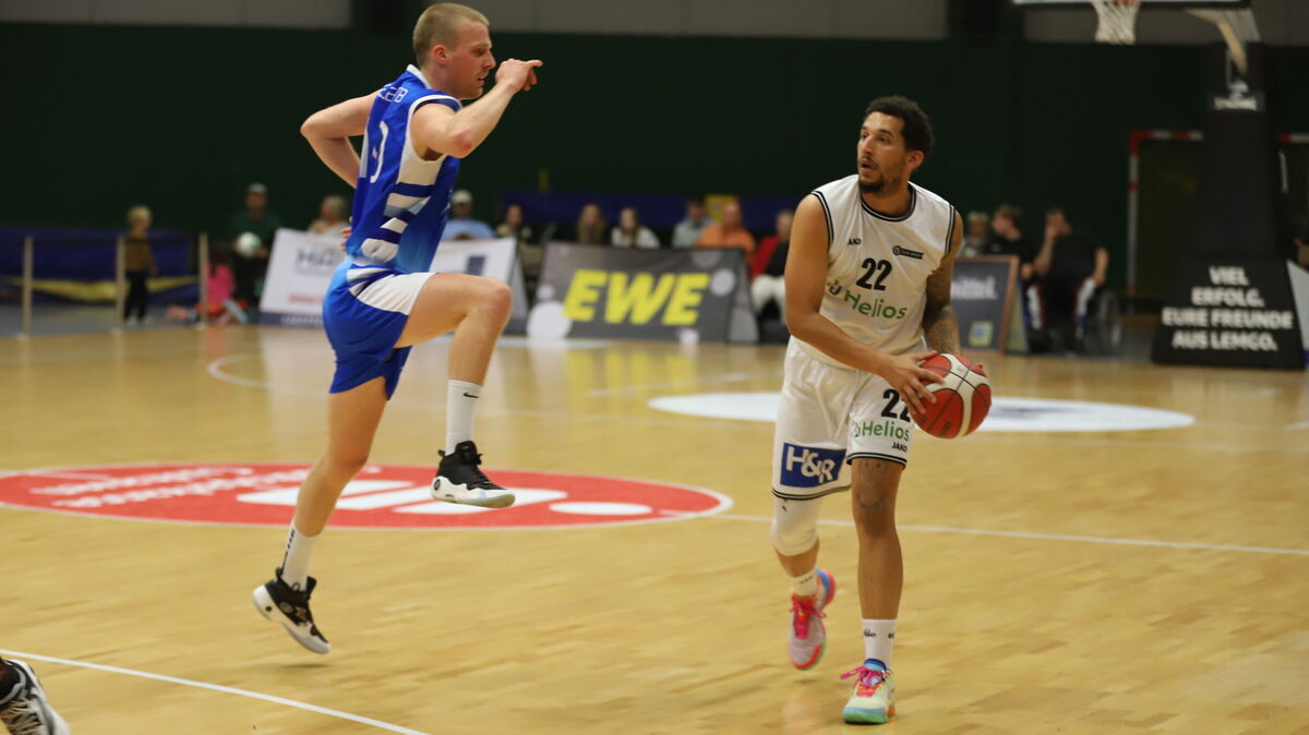 Darron Mc Duffie (rechts) hatte gegen schwache Kieler einen guten Tag erwischt. Foto: Witthohn