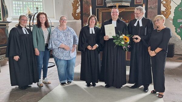 Der neue Pastor ist da: Matthias Hövelmann in Cadenberge feierlich in Amt eingeführt