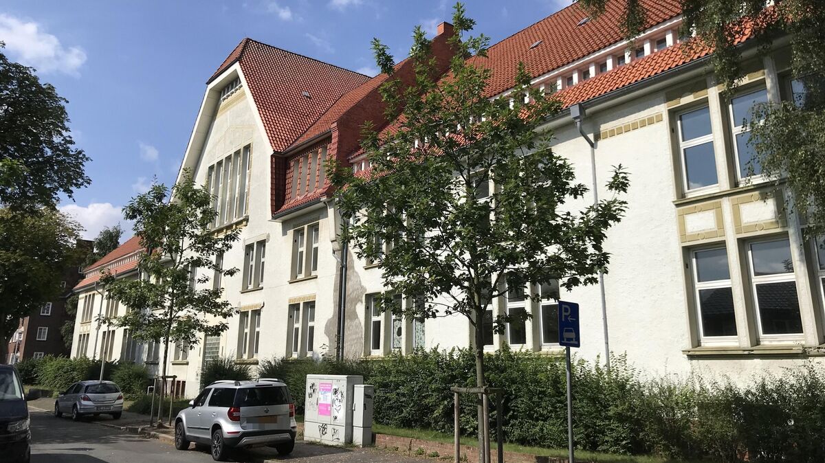 Soll die Stadt die alte Gorch-Fock-Schule (frühere Kiautschou-Kaserne) zurückkaufen und dort eine neue Grundschule errichten? Die Bürger sollten entscheiden, findet die FDP. Foto: Reese-Winne