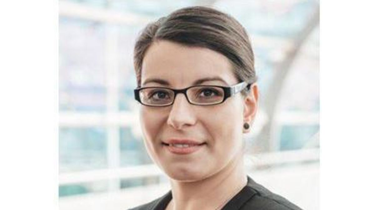 Sevil Ada, gebürtige Bremerhavenerin, ist die neue Leiterin der Commerzbank in Cuxhaven. Foto: red