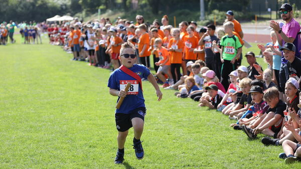 1500 Cuxland-Schüler erobern Hemmoor: Ein Sportfest voller Überraschungen (mit Fotos)