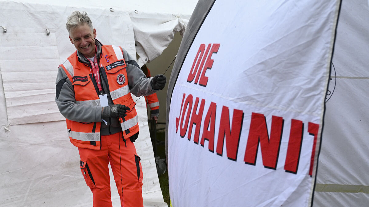 Sanitäterinnen und Ärzte arbeiten unter hygienischen Bedingungen rund um die Uhr für die Sicherheit der Besucher. Foto: Isabel Schulte