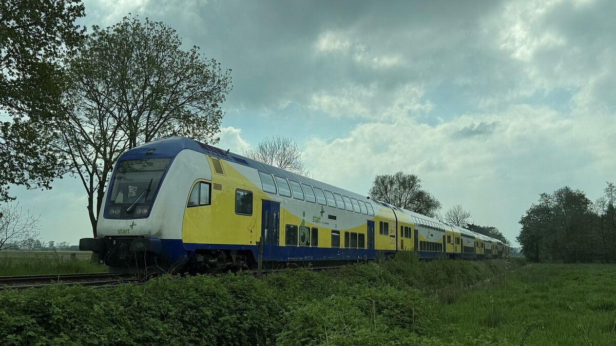 Die Züge von Start Unterelbe pendeln noch bis August zwischen Cuxhaven und Hamburg. Dann ist DB Regio für die Strecke zuständig. Archivfoto: Keck