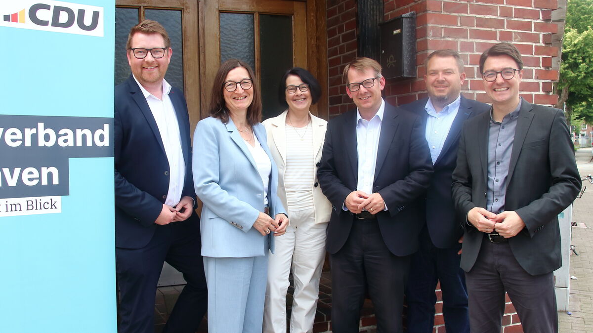 Starten in den Wahlkampf (v. l.): Lars Birner, Melanie Eitzen-Fischer, Christiane Buck, Thiemo Röhler, Dennis Grote und der CDU-Stadtverbandsvorsitzende Christoph Frauenpreiß. Foto: Koppe
