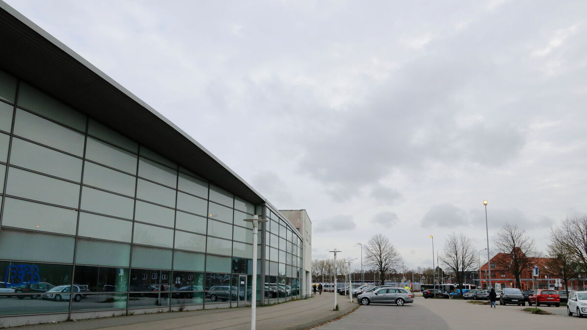 Unter dem Kaufland-Logo soll die Gewerbeimmobilie an der Konrad-Adenauer-Allee in Zukunft wieder einen zentralen Versorgungsknotenpunkt darstellen. Foto: Koppe