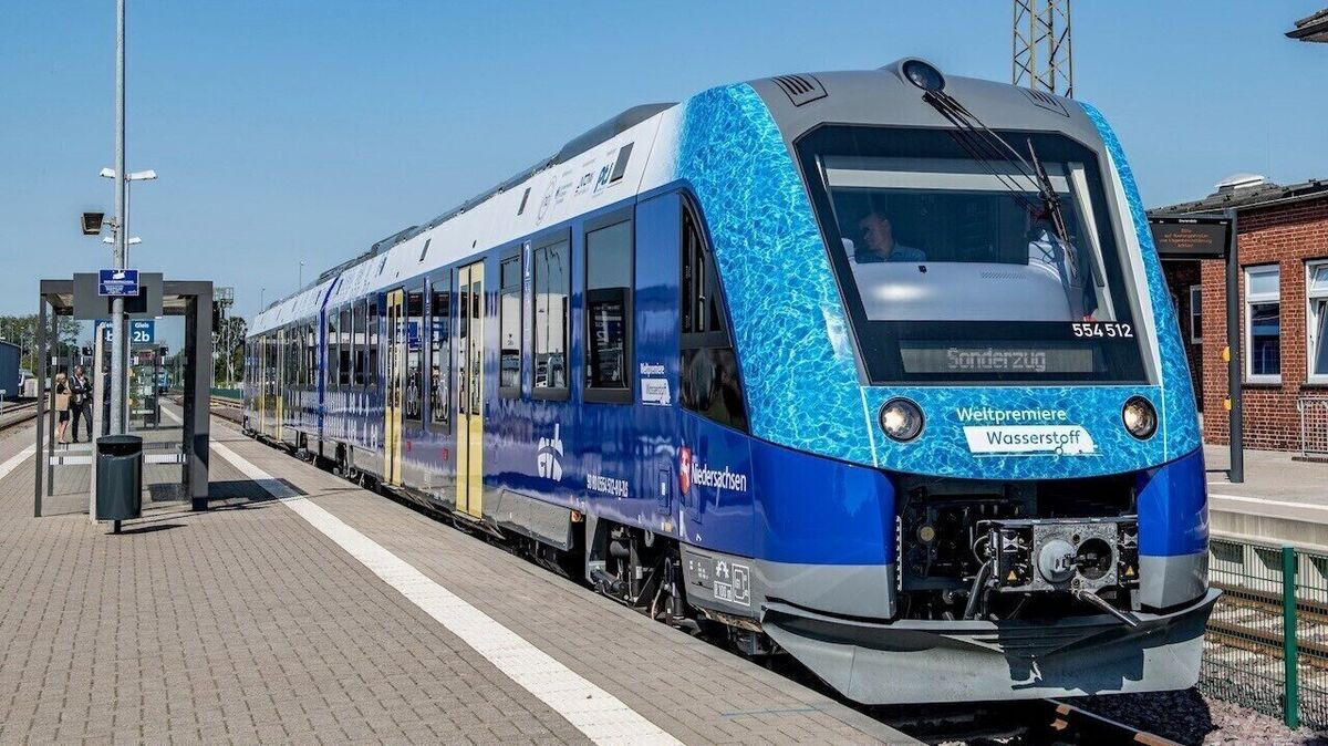 Nur vier der 14 Wasserstoffzüge der evb fahren derzeit auf der Strecke Cuxhaven - Bremerhaven - Bremervörde - Buxtehude. Foto: evb