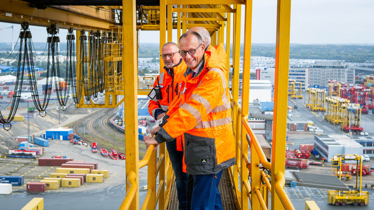 In Bremerhaven betonte Friedrich Merz die zentrale Rolle der Häfen für die wirtschaftliche Entwicklung. Foto: Sina Schuldt/dpa