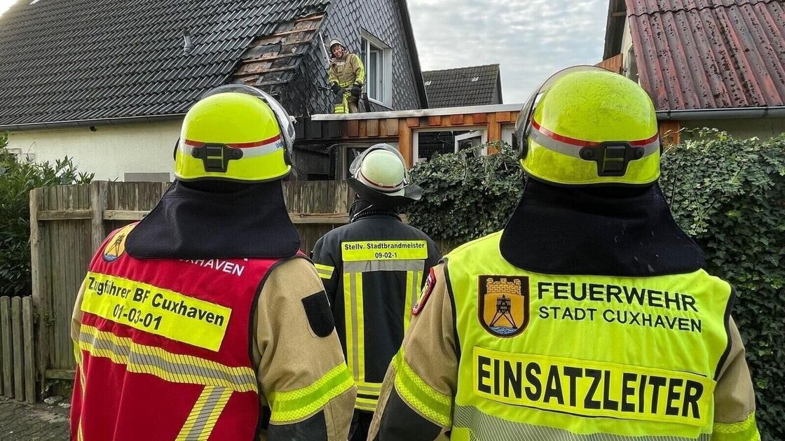 Fire this morning in Cuxhaven: Detached house in Altenwalde is ablaze
