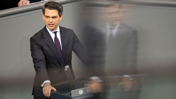 Christoph Ploß: "Cuxhaven kann ein Vorbild für andere deutsche Hafenstädte sein"