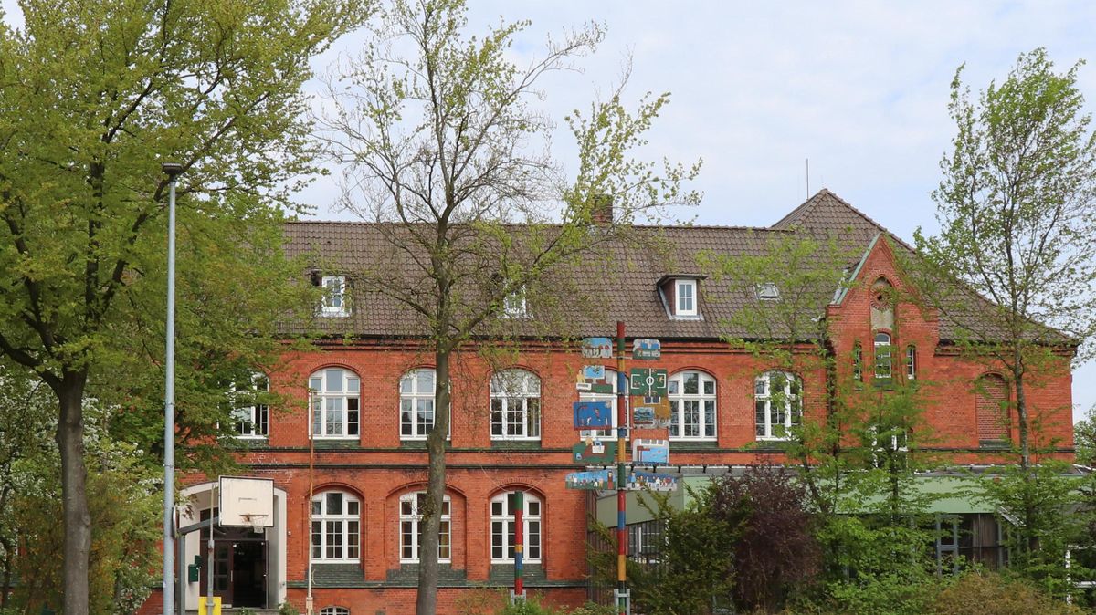 Es wird eines der größte Bau- und Sanierungsprojekte in der Samtgemeinde Land Hadeln der letzten Jahre: Die Otterndorfer Grundschule an der Cuxhavener Straße soll fit für die Zukunft gemacht werden. Foto: Mangels