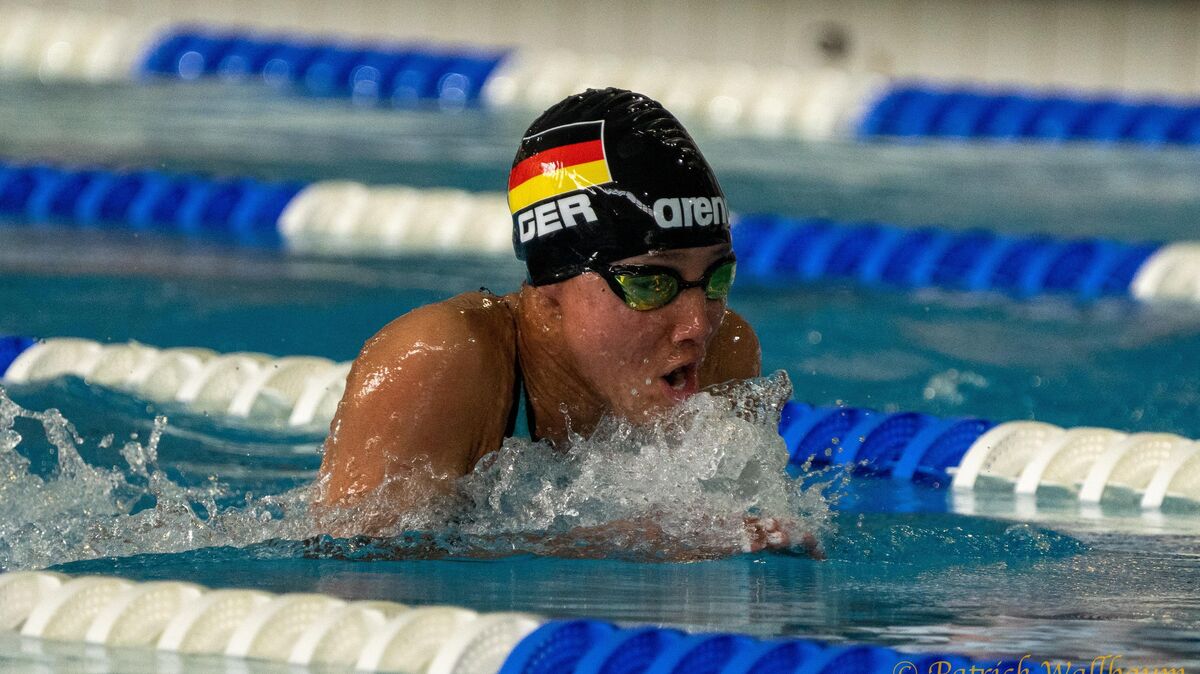 Bei den Norddeutschen Jahrgangsmeisterschaften in Hannover hat Yosefina Deneff eine neue persönliche Bestzeit geschwommen - und qualifizierte sich damit für die DJM in Berlin. Foto: Patrick Wallbaum