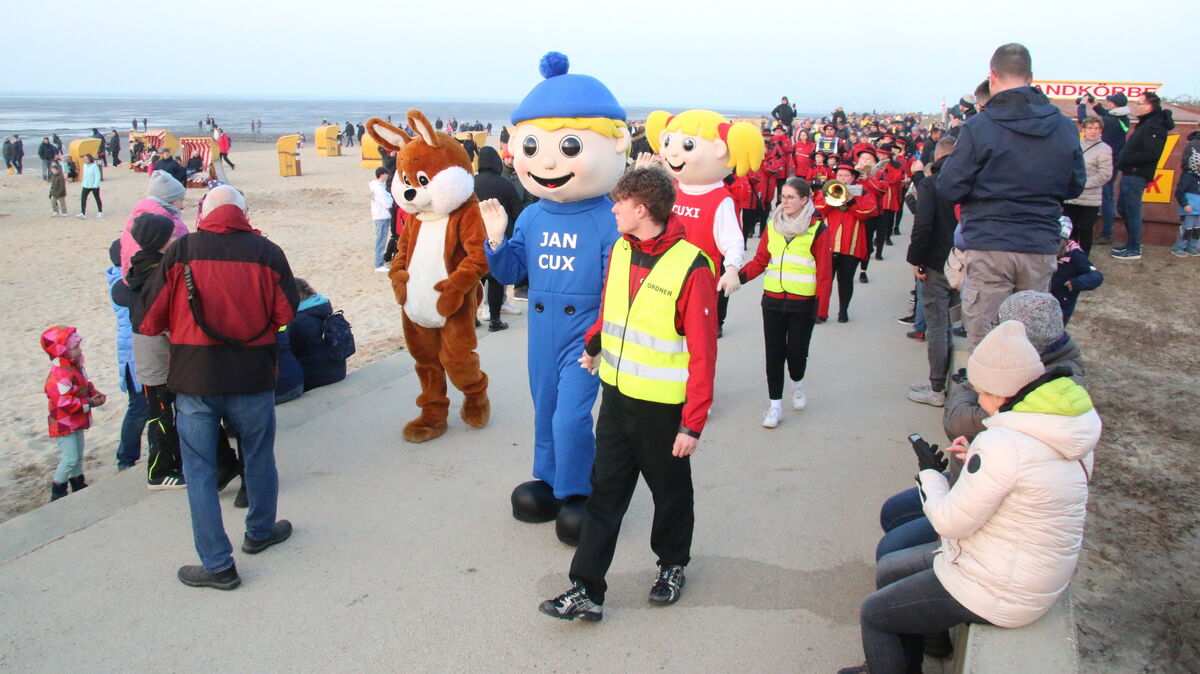 Osterfeuer beim Strandhaus in Cuxhaven-Döse. Foto: Potschka