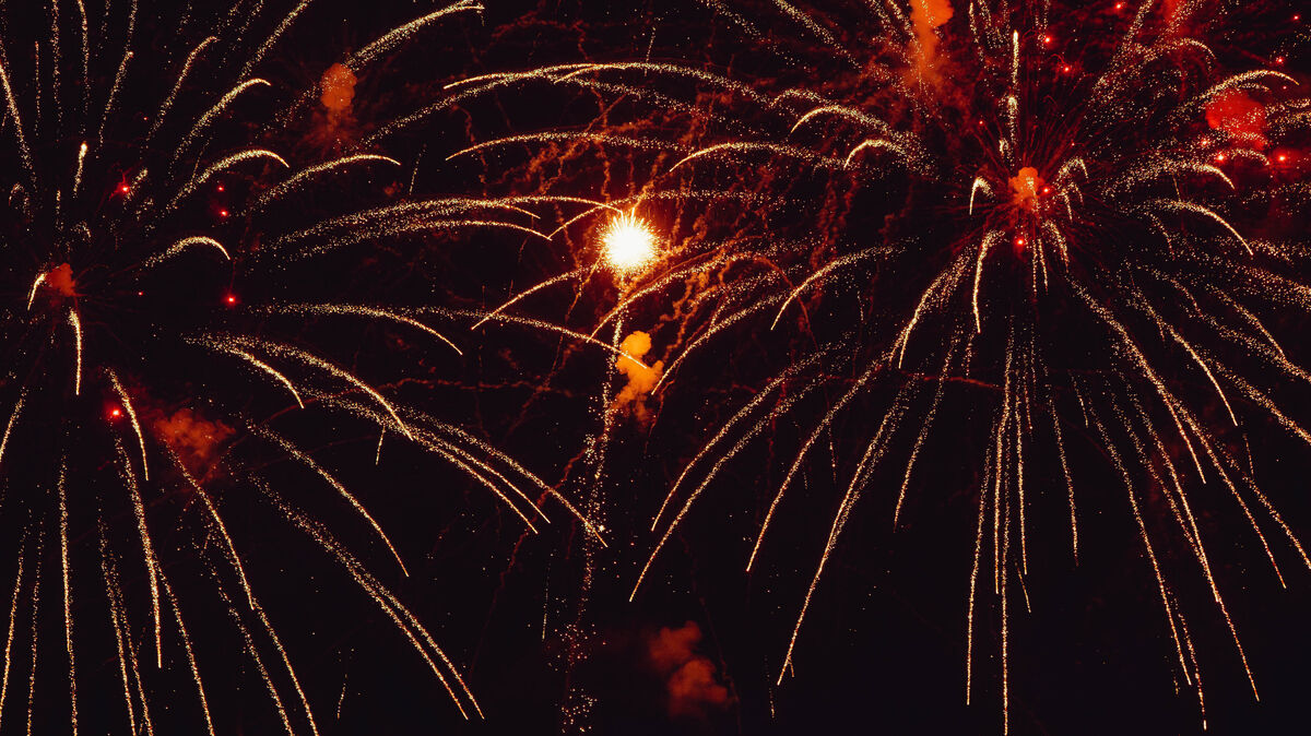 Das Feuerwerk beim 50. "Sommerabend am Meer" in Cuxhaven war ein besonderes. Foto: Potschka