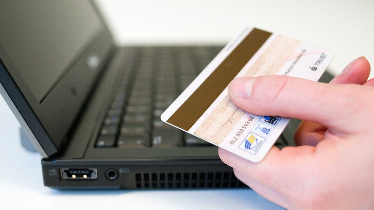 Die Polizei Cuxhaven warnt vor falschen Bankmitarbeitenden, die telefonisch oder per Mail TANs erfragen. Foto: Franziska Gabbert/dpa
