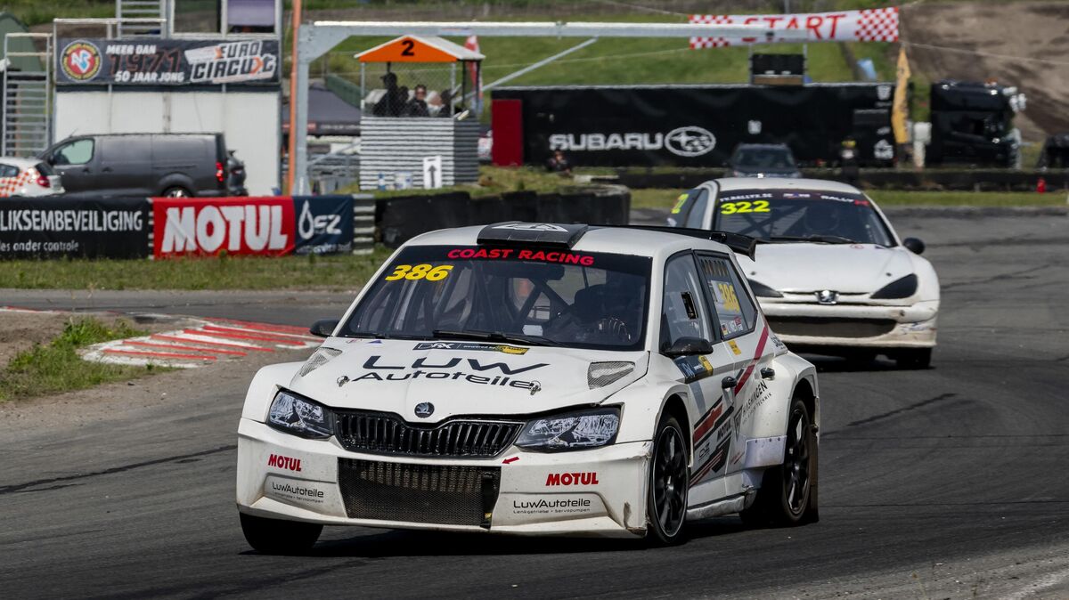 Lukas Neys Titeltraum geplatzt: Trotz dominanter Saison stoppt ein technischer Defekt seinen Škoda Fabia beim finalen Rennen. Foto: Rolf Hofacker