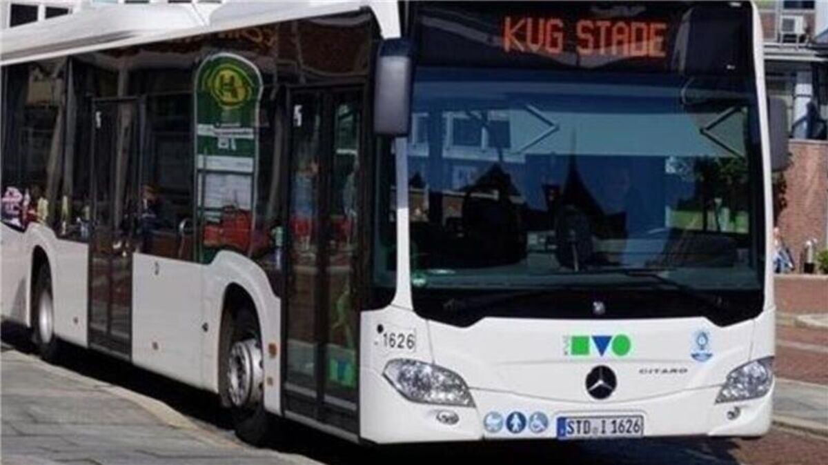 Ein Streit um den Fahrschein eskalierte in Stade: Ein Busfahrer wurde angegriffen und musste medizinisch behandelt werden. Foto: Archiv