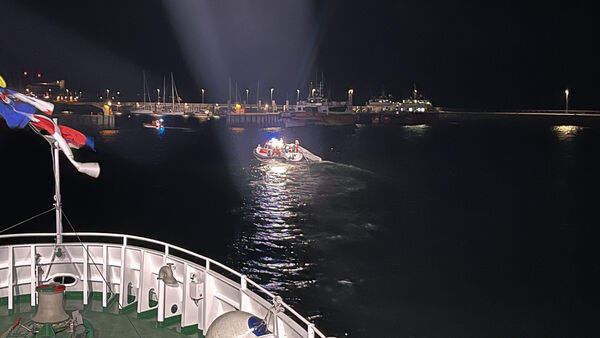 Segelboot rammt Feuerschiff "Elbe 1" vor Helgoland - Seenotretter im Einsatz