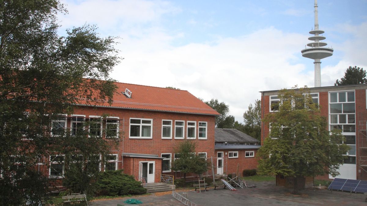 Schulstart und gleich in Corona-Quarantäne - begeistert sei davon natürlich keine Familie, erzählt Sandra Marczyschewski, Leiterin der Süderwischschule. Trotzdem laufe der Betrieb wieder ganz gut. Foto: Reese-Winne