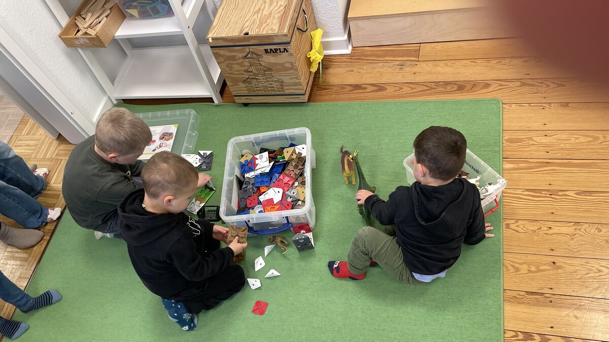 Der gerade ins ehemalige Pfarrhaus umgezogene Hort der Kreuzkirche Altenwalde ist eine der Einrichtungen, ohne die der Rechtsanspruch auf Ganztagsbetreuung zum kommenden Schuljahr nicht zu erfüllen wäre. Foto: Reese-Winne