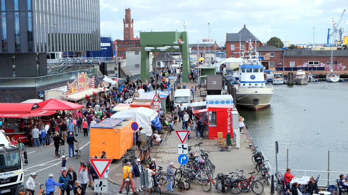 Ein Blick auf die Klappbrücke während der 42. Hafentage im Jahr 2018. Foto: CNV-Archiv