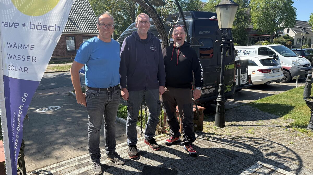 Michael Bösch – Geschäftsführer rave + bösch GmbH –, Stephan Kappelmann – Geschäftsführer Kappelmann Technik GmbH – und Olaf Rave – GF rave + bösch GmbH (v.l.). Foto: rave + bösch GmbH