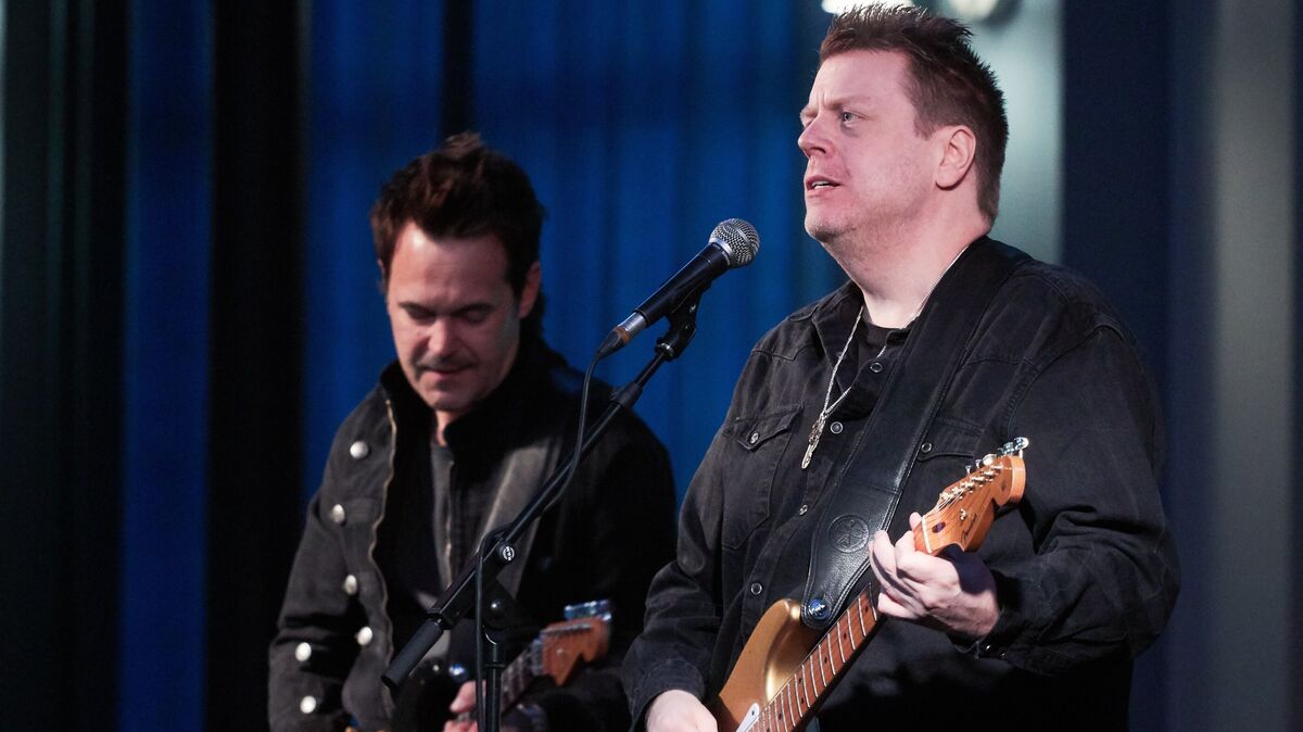 Danny Bryant (r.) und Co-Gitarrist Marc Raner beim Jazz & Folk-Gastspiel am Cuxhavener Steubenhöft. Foto: Koppe