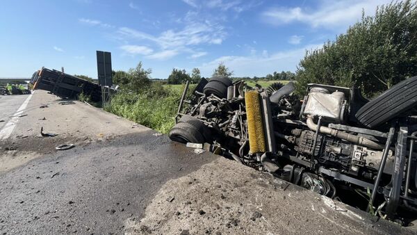A27 in Richtung Bremen nach Unfall voll gesperrt - zwei Lkw landen im Graben