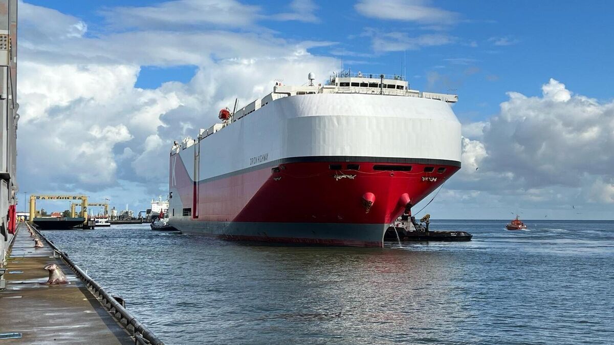 Schiffe wie die "Orion Highway" werden künftig viermal im Monat den Cuxhavener Hafen anlaufen und jeweils bis zu 1.200 Fahrzeuge für den deutschen Markt liefern. Foto: Fuhljahn